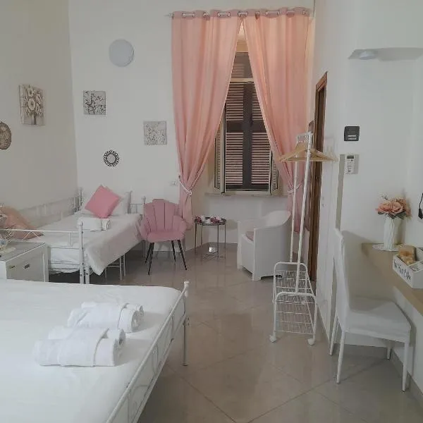 Falanga Family Guests Accommodation、チビタベッキアのホテル