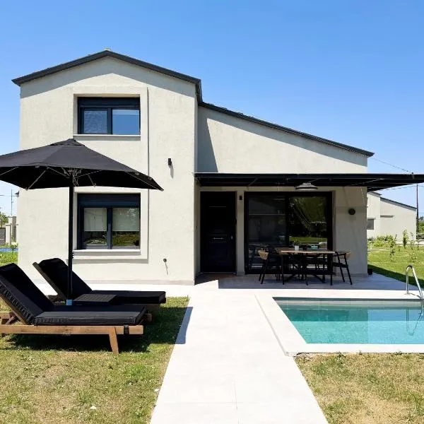 Olympus Seaside Luxury Pool Villas, Hotel in Olympiakí Aktí