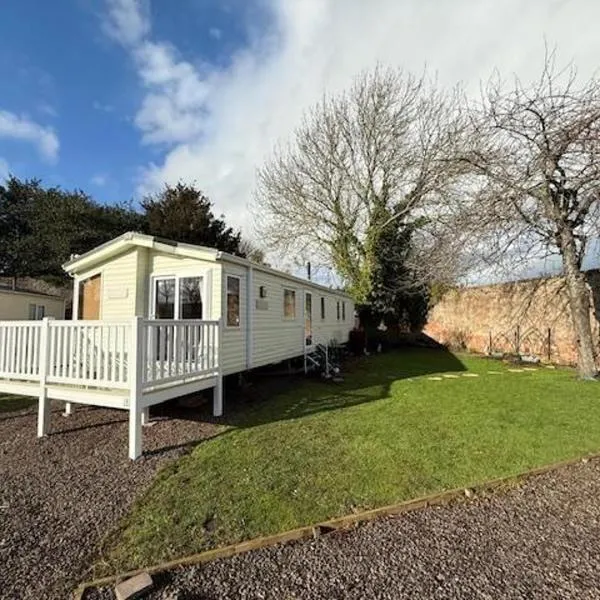 Cabin 6 sleeps 6 Patio Pets Edinburgh Festival: Dunbar şehrinde bir otel