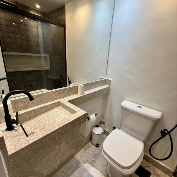 Flat moderno e confortável - excelente localização - Foto 3