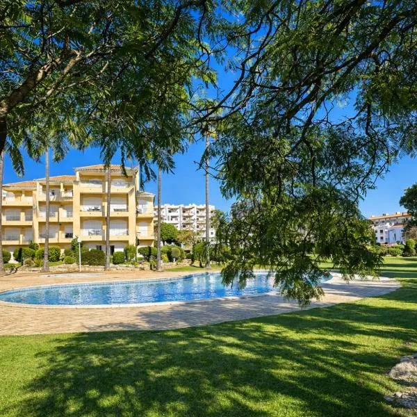 Ellegance - Shared Pool - 6 Guests - Vilamoura, hotel in Vilamoura
