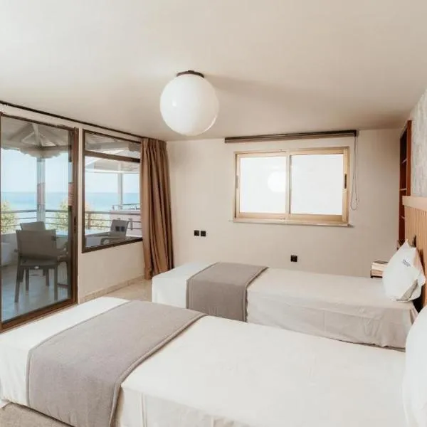 Aqua Beachfront Elegant Hotel, hotel in Olympic Beach