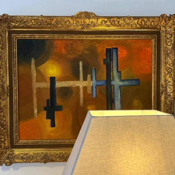 Ruhiges Studio in der Villa Musica mit privatem Sitzplatz & Gemeinschaftspool, hotell i Lenzburg