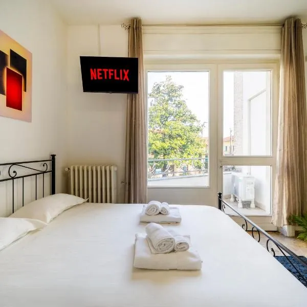 Milano Malpensa 5' - FreePark, Wifi, AC - 3 Suite, Hotel in Samarate