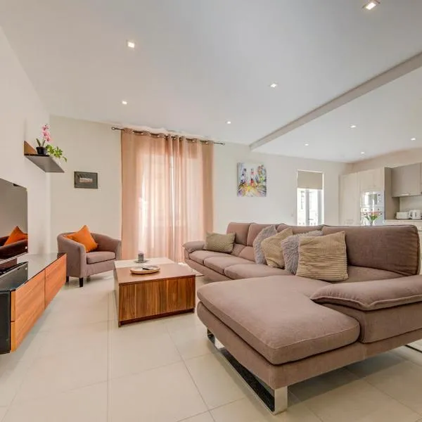 Beautiful 3BR Gem in the Heart of St Julians, Hotel in St Julian's