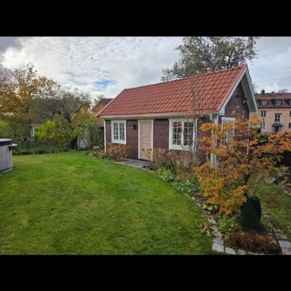 Cozy accommodation in Gamla Enskede near Avicii Arena, hotel a Estocolm