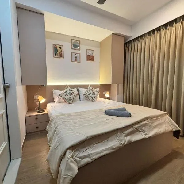 Ivory Stays- Serene luxe Studio Near Airport with Balcony, hotel i Pune