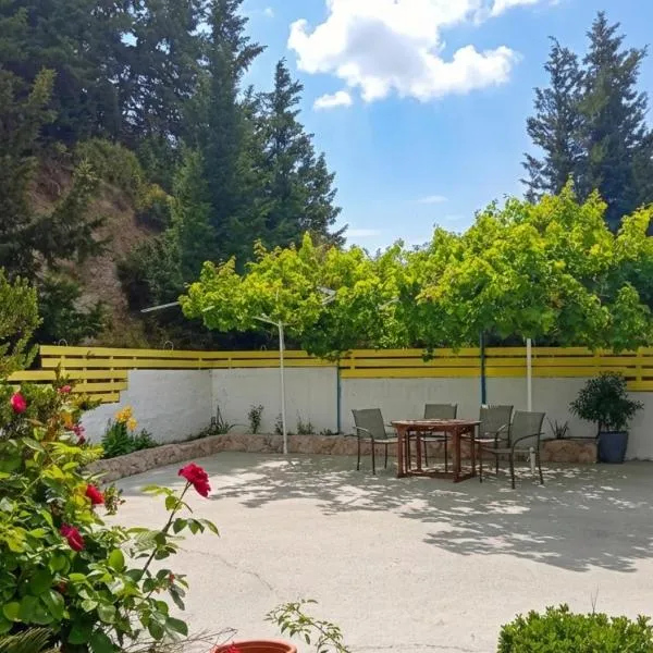 Seascape Village - Spacious 3-Bed Apartment with Private Garden and Parking, хотел в Kalithies