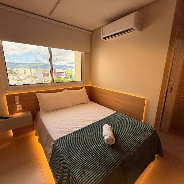 Apartamento com suíte e sala com ar-condicionado, Hotel in Barreiras
