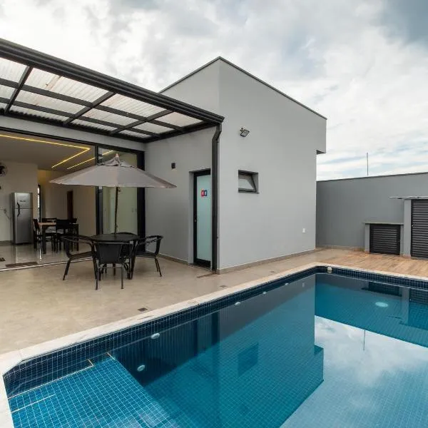 Casa Moderna Completa com Piscina Privativa, hôtel à Pirassununga