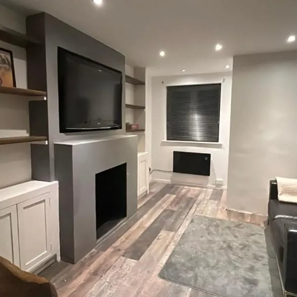 Newly Renovated Modern 1 Bedroom House with Garden: North Woolwich şehrinde bir otel