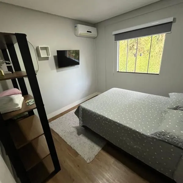 Quarto privativo com Banheiro compartilhado próx ao Hospital e centro, hotel em Brusque