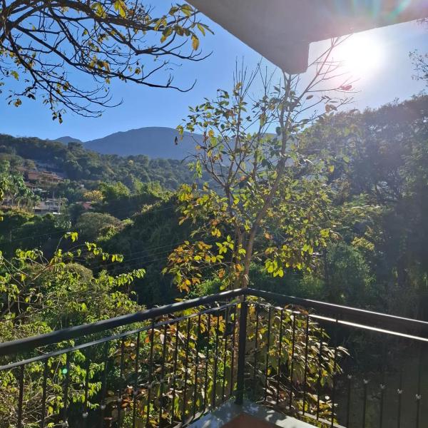Casa Brumadinho vista da Serra da Moeda e Inhotim