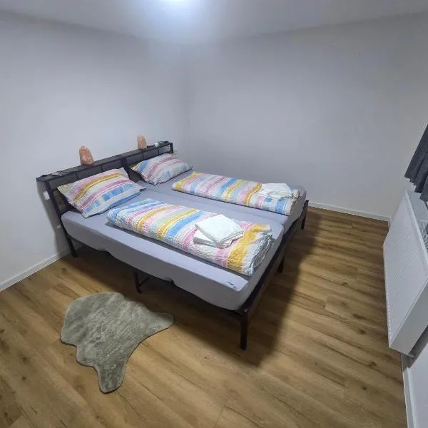 휜펠트에 위치한 호텔 Zweibettzimmer mit Gemeinschaftsbad und Küche Großenbach