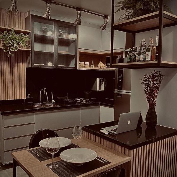 Lindo quarto e sala completo no coração da barra - Foto 3