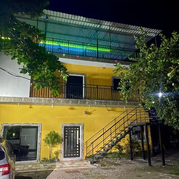 Evolution Home Habitacion a 4 min del Aeropuerto Internacional ES, готель у місті Las Flores