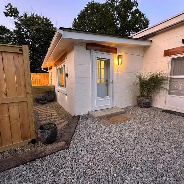 Vintage Vogue Suite, Patio Fire Pit Grill, WI-FI, hotel v destinaci Connellsville