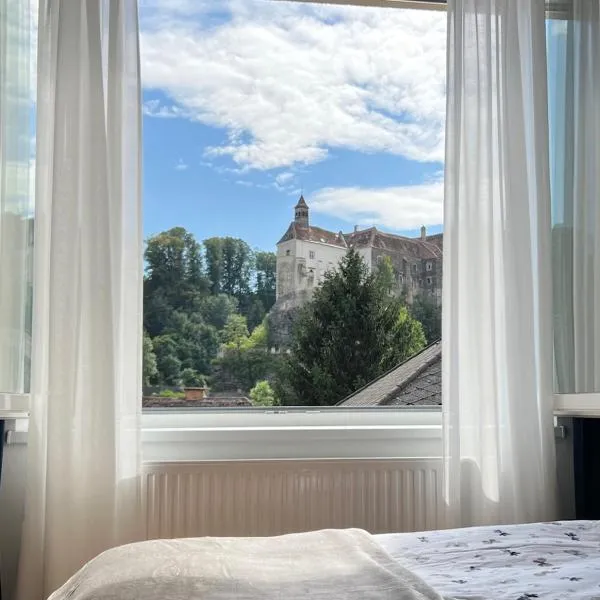 Privatzimmer Burgpanorama, готель у місті Raabs an der Thaya