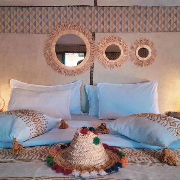 Sunny Luxury Camp، فندق في مرزوقة