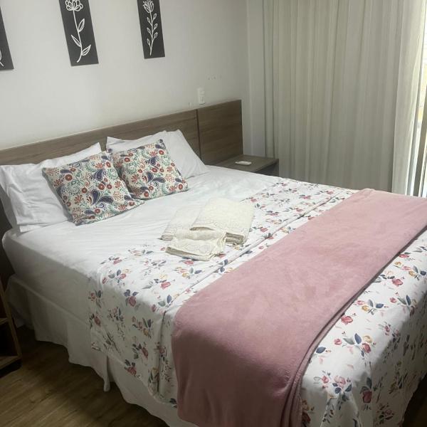 Suíte completa, praias, shoppings e eventos