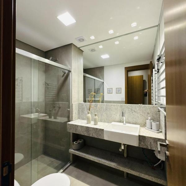 Apartamento Boutique com Vista para Montanha - 2 suites - Garagem - Perto do Centro - Foto 3
