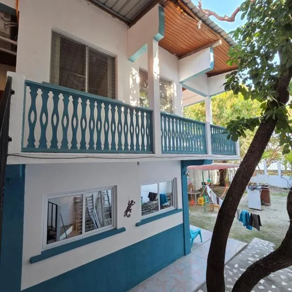 Home Getaway, hotel u gradu Flores