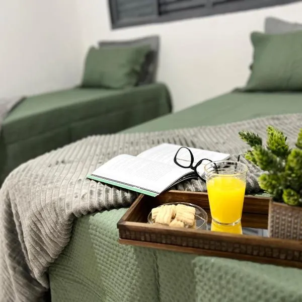 Acolhedora casa de 03 quartos, hôtel à Passos