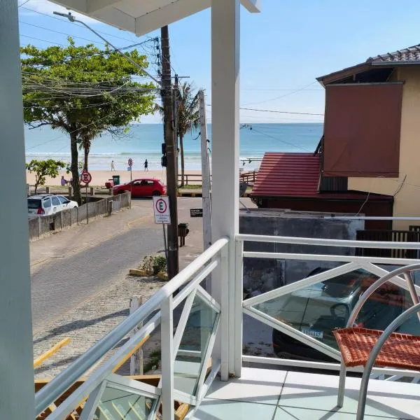 Casa com a melhor vista, pé na areia, hotell i Bombinhas
