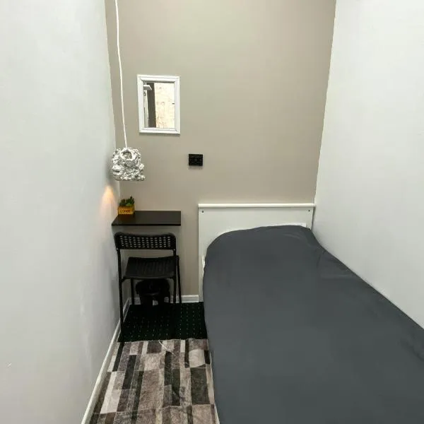 Pulse capsule hotel, hotel in Almaty