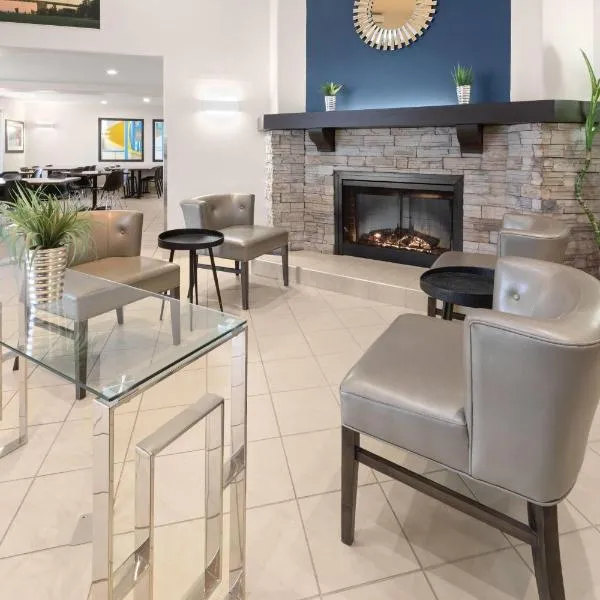 Super 8 by Wyndham Trois-Rivieres، فندق في تروا ريفيير