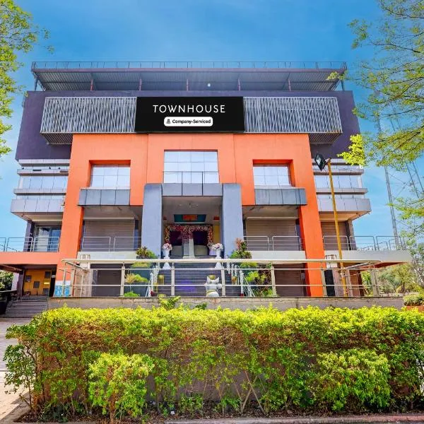 Super Townhouse Nagthane Satara Formerly Matoshree Palace, hotell i Satara