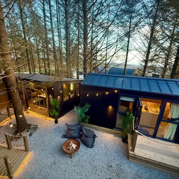 The Secret Garden Glamping Cornwall: Cury şehrinde bir otel