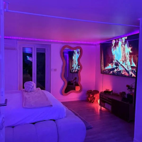 L'Interdite House - Limitless - Jacuzzi Cinema Love、サヴィニー・シュル・オルジュのホテル