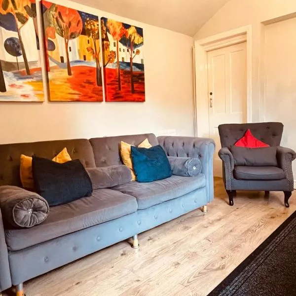 Stunning Stylish & Spacious Ground Floor Apartment, Kidderminster, Hotel in Kidderminster