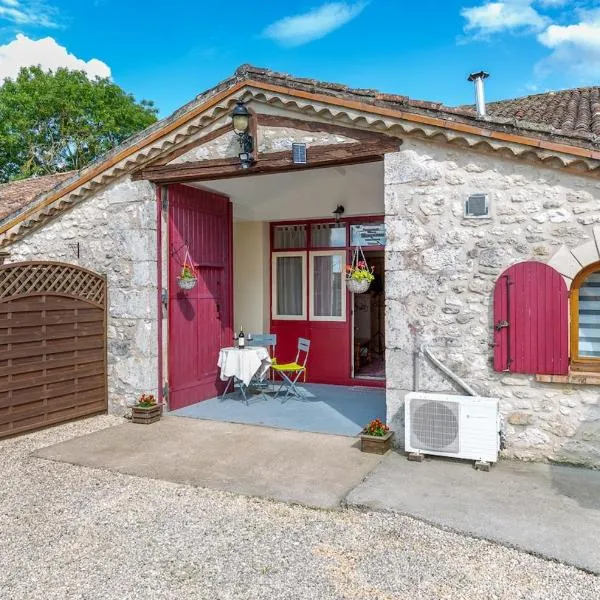 Private gîte with stunning views & shared pool、Laussouのホテル
