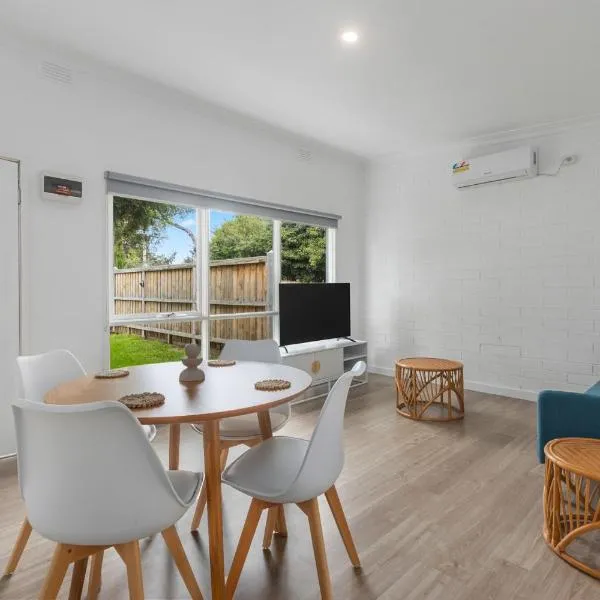 Rosebud by the Beach Coastal Cottage 1, hotelli kohteessa Capel Sound