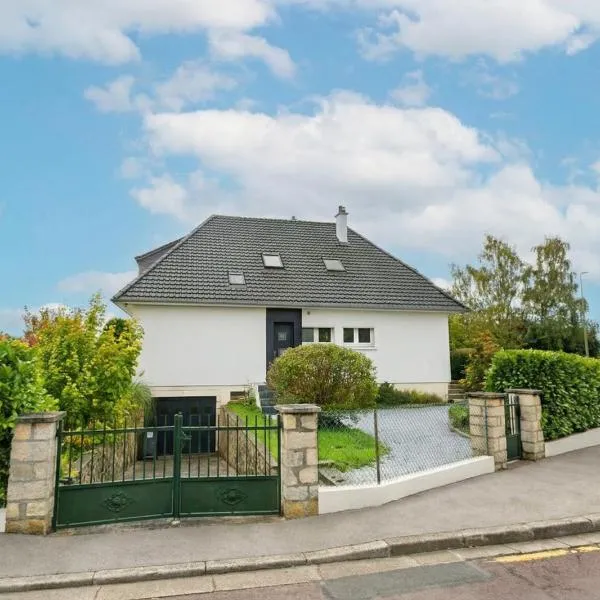 Grande maison 160 m2 6 chambres à Caen, khách sạn ở Caen