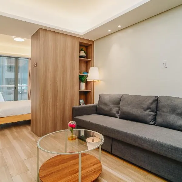 Dragon's Keep BNB near NAIA and MOA, отель в Маниле