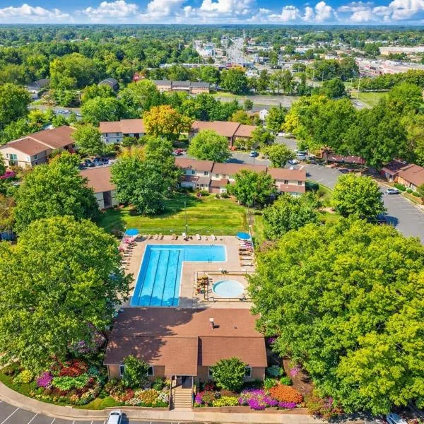 Modern 3BR 2 bathroom Near High Point University & Market Sleeps 6, hotelli kohteessa High Point