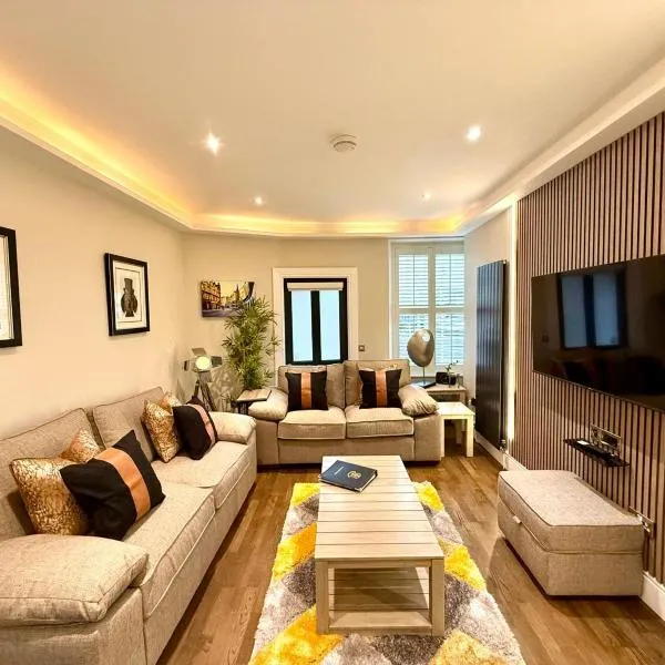 Ultra Modern, Stylish Apartment Next To Princes St, hotell i Edinburgh