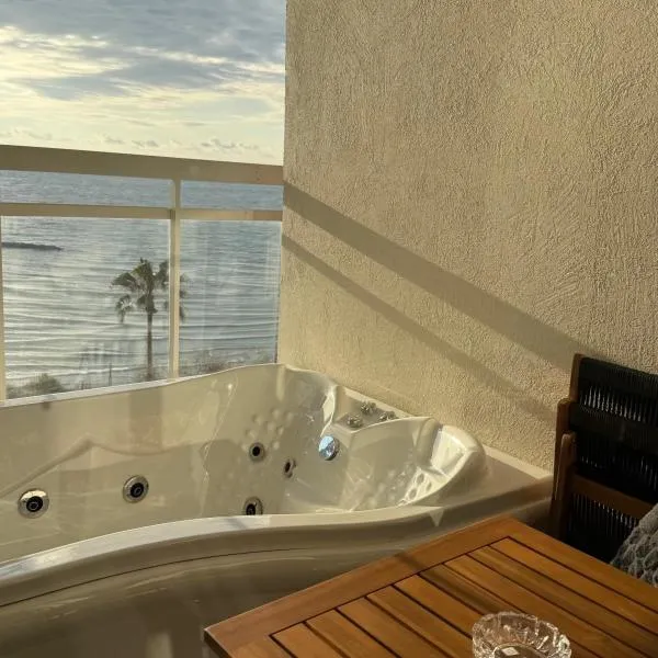 קו המים-Waterline Seafront Suites – hotel w mieście Netanja