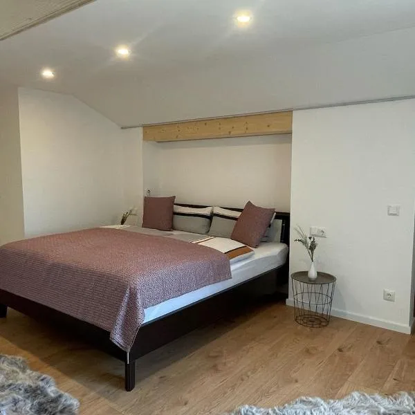 Charmantes Dorf-Apartment, ξενοδοχείο σε Dietramszell