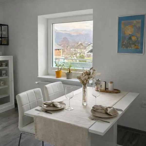 Apartment Čebelica, hotel a Lesce