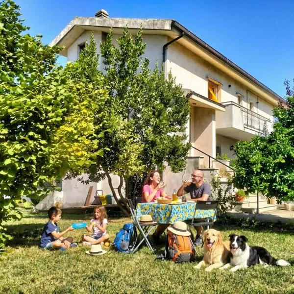 Da Jack Apartment with garden and parking, Penne Ideal for families and pets, hotel sa Penne