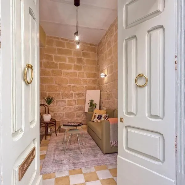 New 1 bedroom townhouse steps away from waterfront, hotel u gradu 'Senglea'