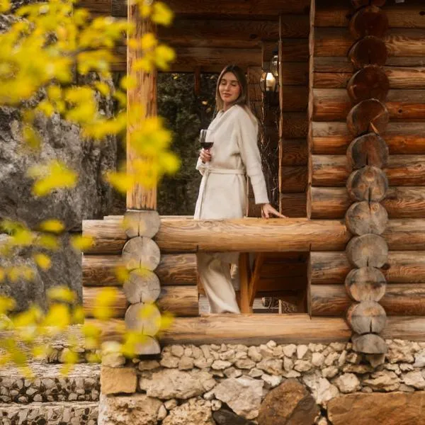 Wood Hills Hotel & Resort، فندق في ميروبا