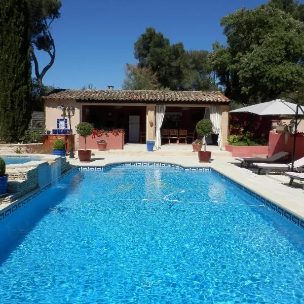 Mas les vieux chênes, hotel in Saint-Cannat