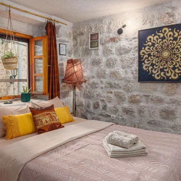 HealthyStudio512 Apartments, hotel a Kotor