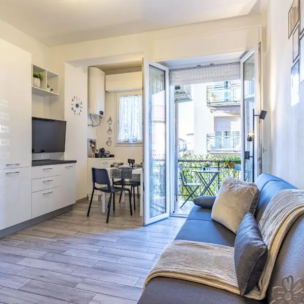 Milano31 - Bilocale moderno vicino Milano、チェザーノ・ボスコーネのホテル