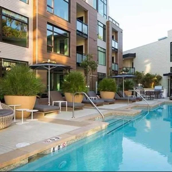 Global Luxury Suites at Downtown Mountain View, hotel v destinácii Mountain View